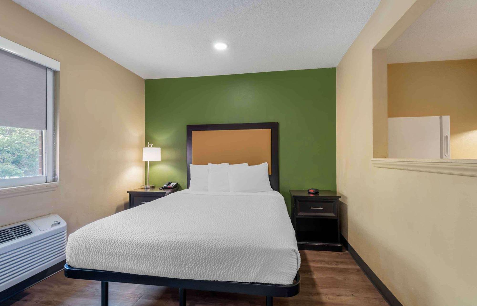 Extended Stay America Select Suites - Charlotte - Tyvola Rd - Executive Park Экстерьер фото