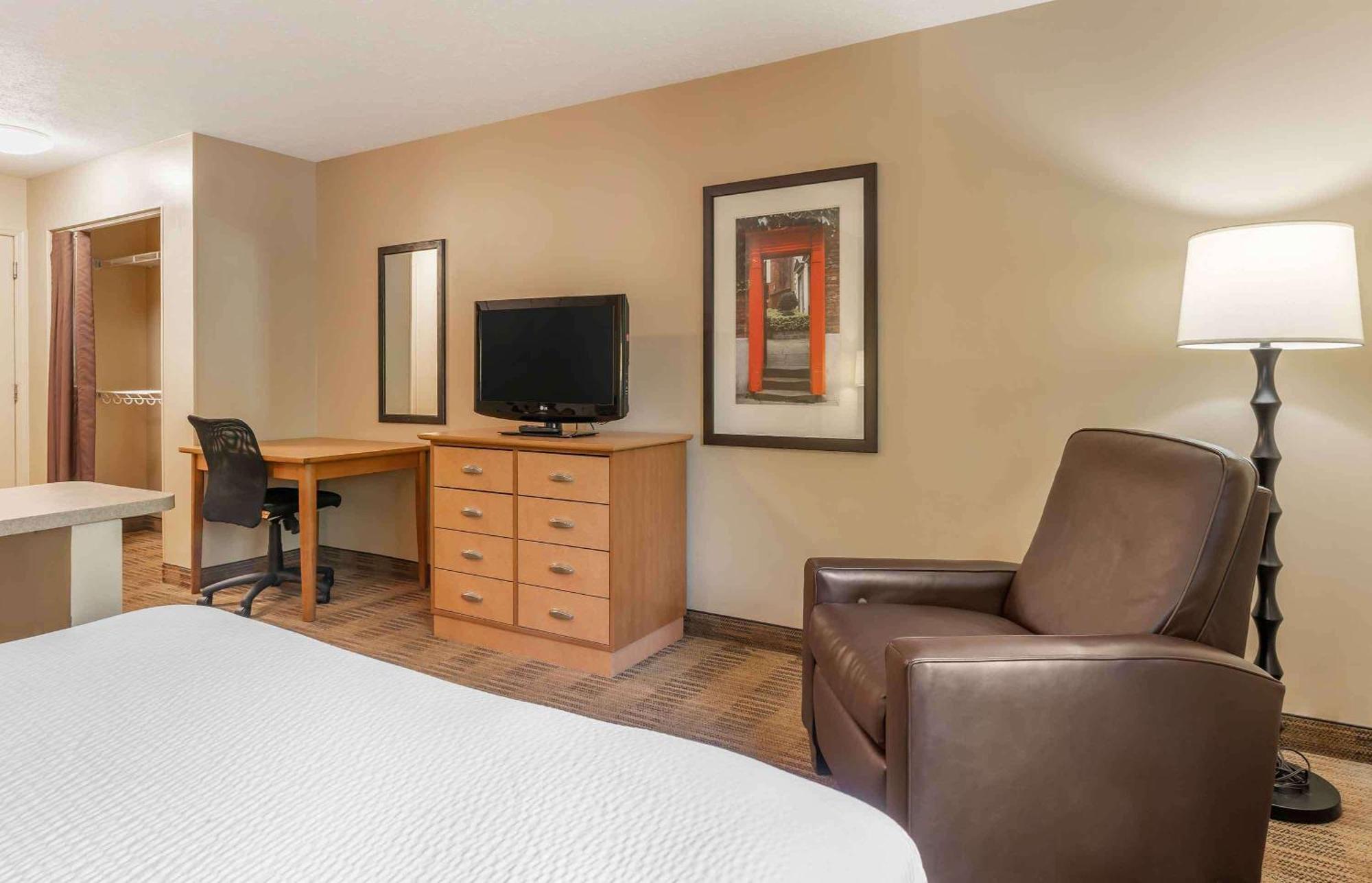 Extended Stay America Select Suites - Charlotte - Tyvola Rd - Executive Park Экстерьер фото