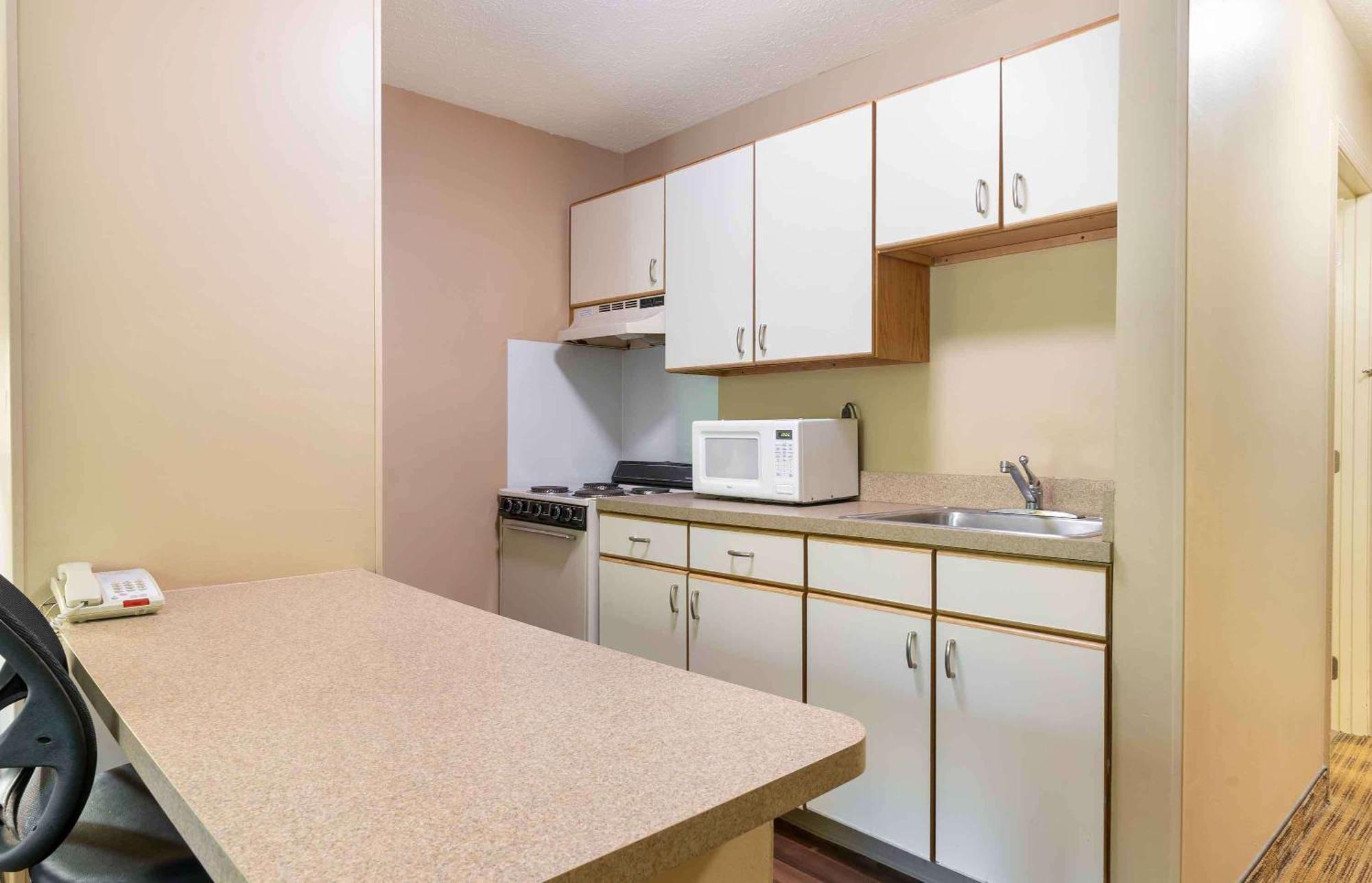 Extended Stay America Select Suites - Charlotte - Tyvola Rd - Executive Park Экстерьер фото