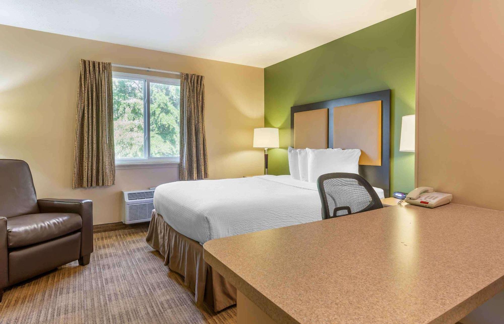 Extended Stay America Select Suites - Charlotte - Tyvola Rd - Executive Park Экстерьер фото