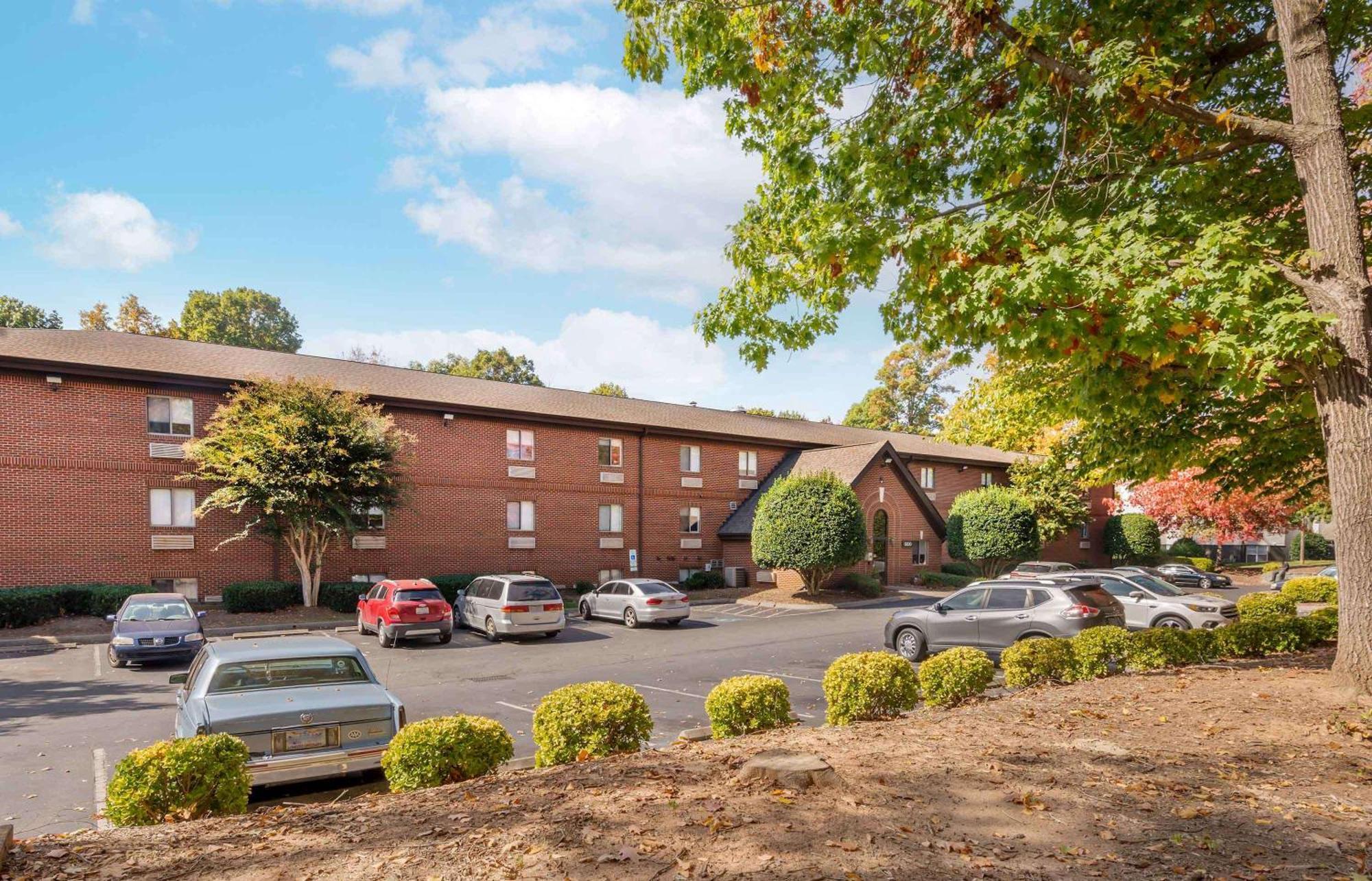 Extended Stay America Select Suites - Charlotte - Tyvola Rd - Executive Park Экстерьер фото