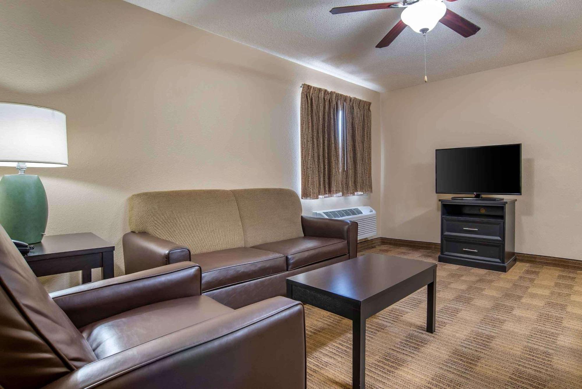 Extended Stay America Select Suites - Charlotte - Tyvola Rd - Executive Park Экстерьер фото