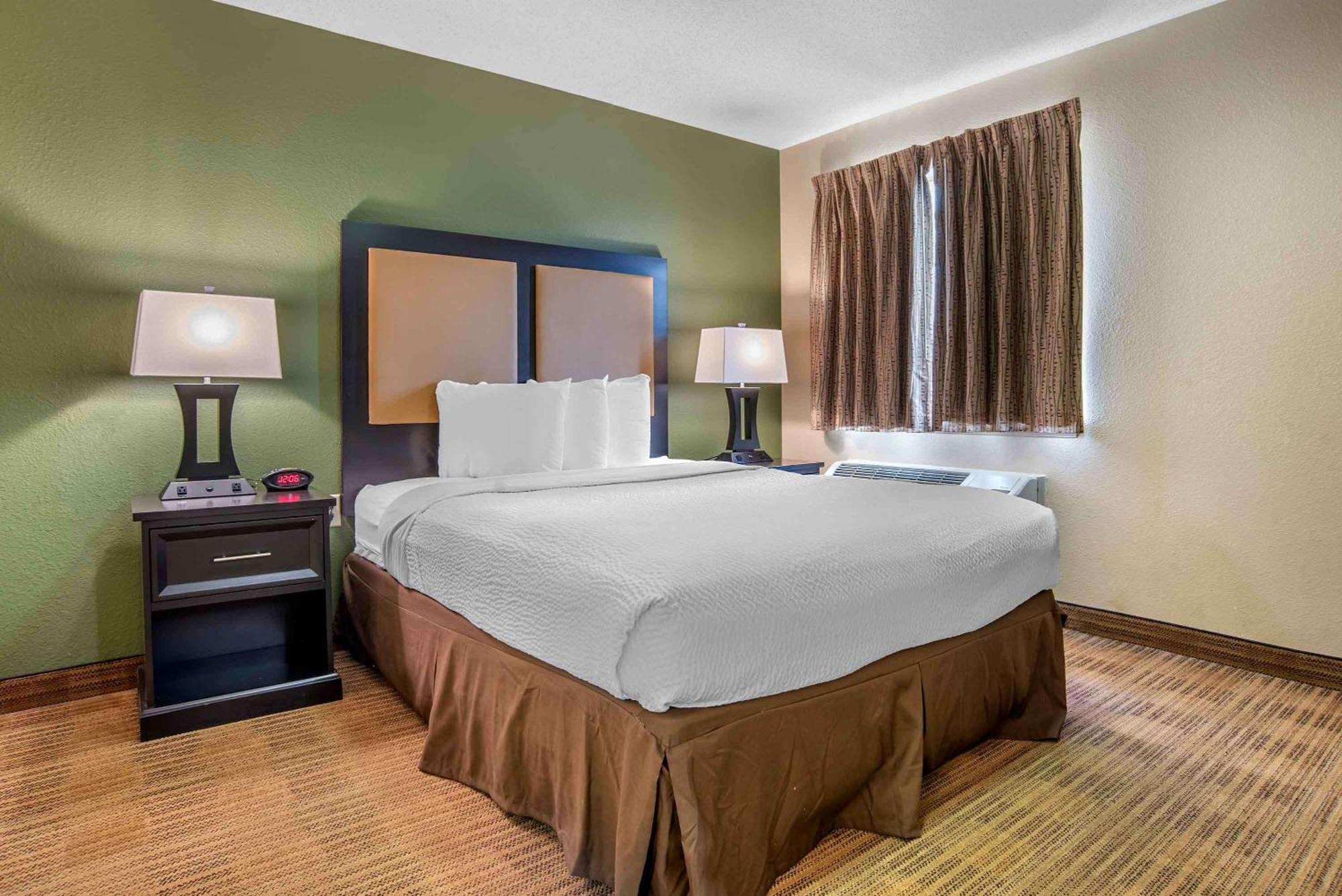 Extended Stay America Select Suites - Charlotte - Tyvola Rd - Executive Park Экстерьер фото
