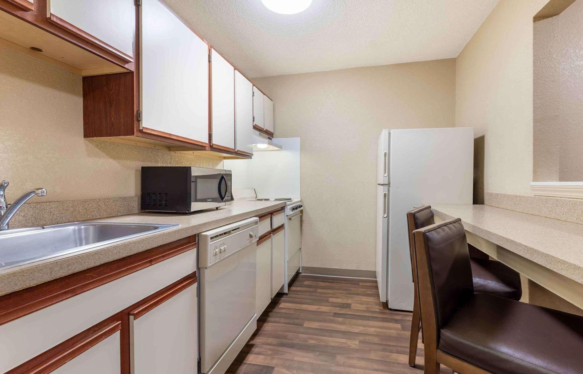 Extended Stay America Select Suites - Charlotte - Tyvola Rd - Executive Park Экстерьер фото