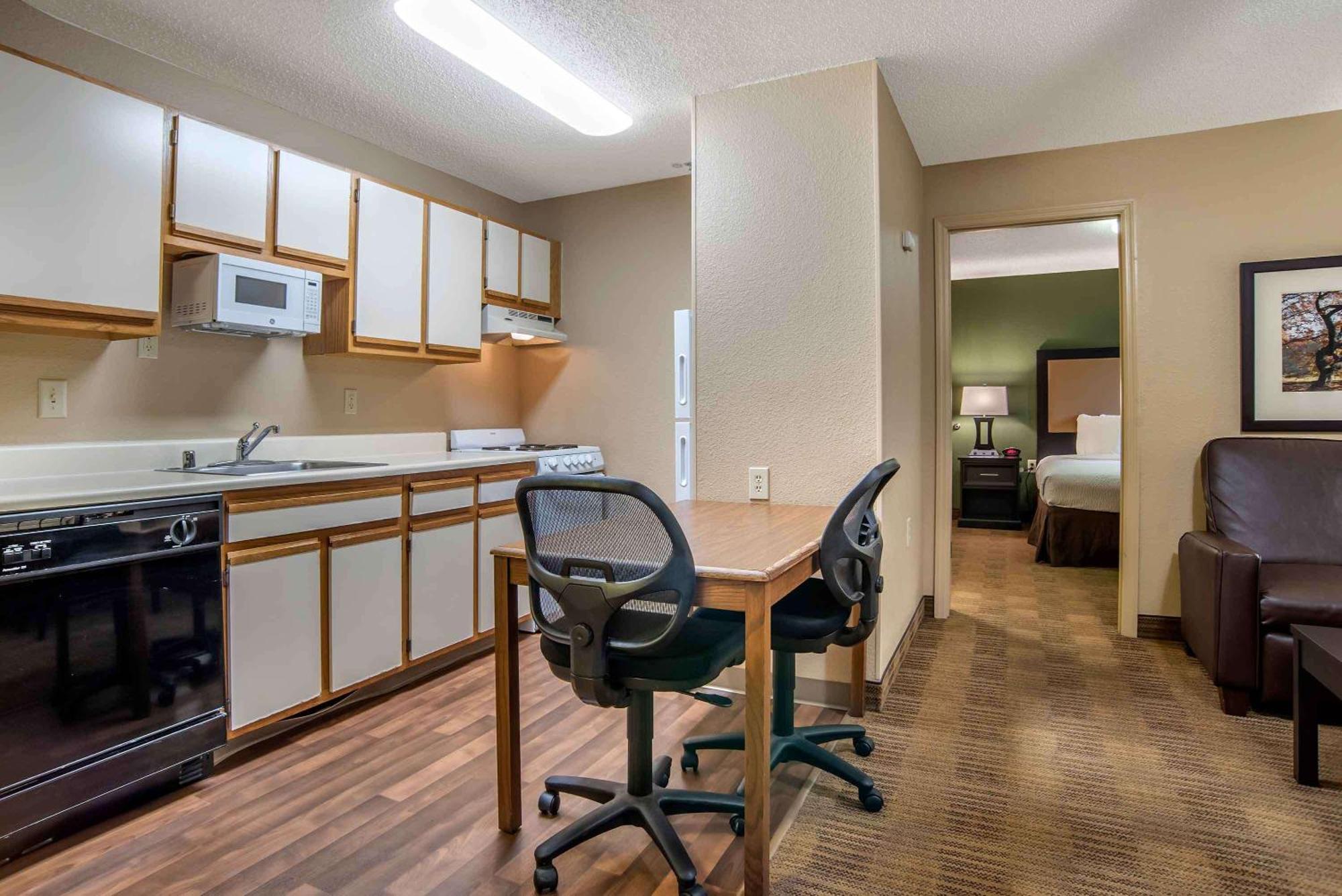 Extended Stay America Select Suites - Charlotte - Tyvola Rd - Executive Park Экстерьер фото
